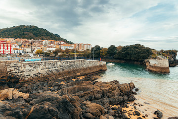 Fototapeta na wymiar beautiful fishing town of mundaka at basque country