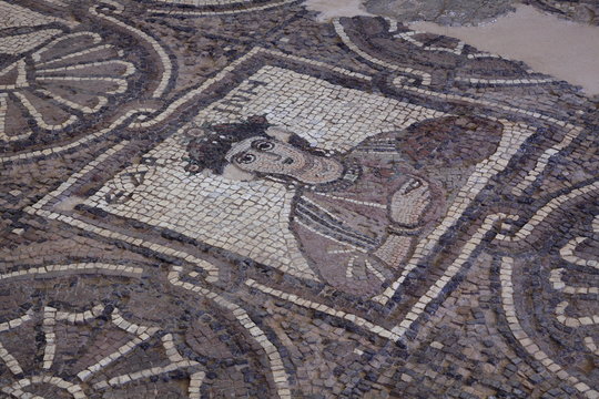ペトラ遺跡のビザンチン教会の床のモザイク画