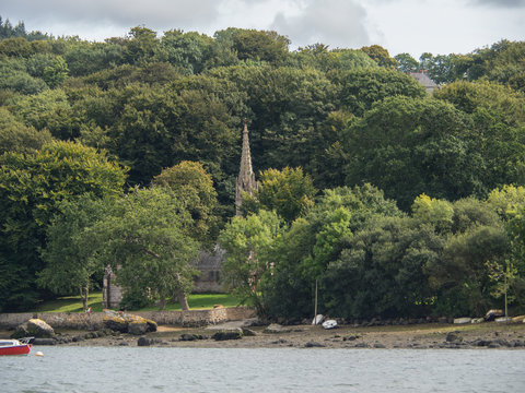 Chapelle Saint-Jean, l'Elorn, chapelle, granit, gr&egrave;ve, clocher, rivage, galets, rochers
