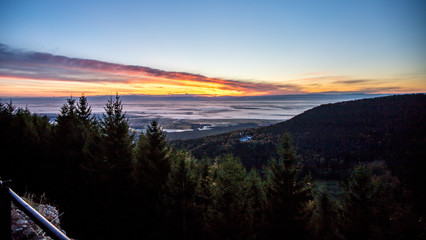 Obraz premium Sonnenaufgang in den Vogesen auf dem Odilienberg