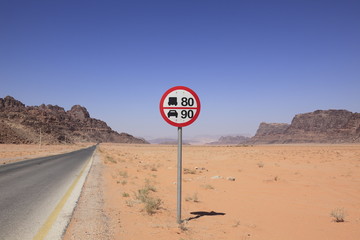 ワディ・ラムへの道路