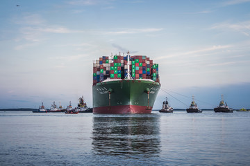 Containership with vessels