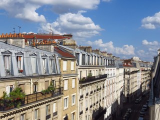 Alignement de façades d'immeubles parisiens (France)