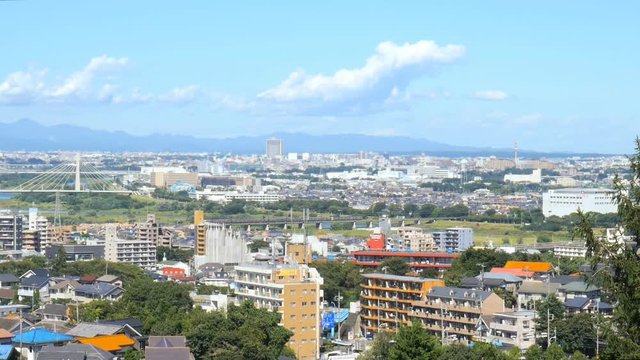 丘から眺める住宅街の風景