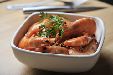 Bol de crevettes roses cuites
