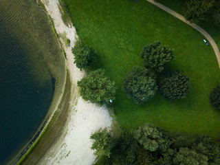 Waldstrand mit weissem Sand