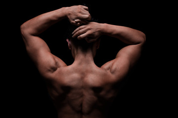 Fototapeta na wymiar weiblicher trainierter Rücken, Schultern und Arme, Lowkey