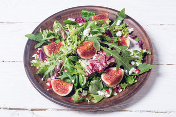 Autumn salad with arugula