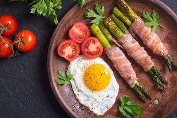 Grilled asparagus with bacon