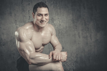 Obraz premium Handsome model young man posing in gym