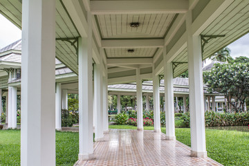 view of an outdoor hallway