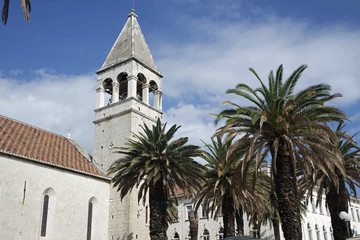 Fototapeta na wymiar church in croatian town of trogir