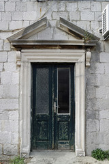 Fototapeta na wymiar close up from rotten door in croatia