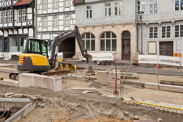 Strassenbau - Pflasterarbeiten und Verbau grosser Steinquader