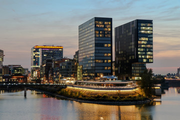 Düsseldorf Medienhafen am Abend