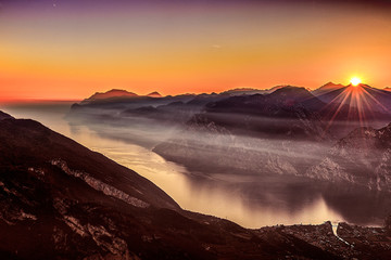 Il calar del sole sul Lago di Garda