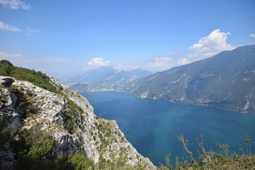 Fototapeta na wymiar Gardasee von Oben