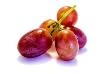 Weintrauben rot Weintraube  isoliert freigestellt auf weißen Hintergrund, Freisteller