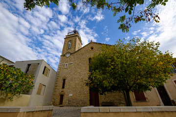 Fototapeta na wymiar Eglise dans le village de Puyloubier, Provence, France.