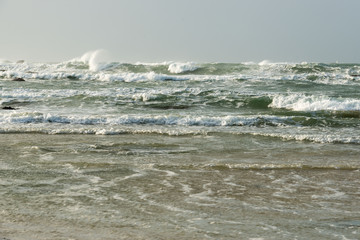 mer démontée avec grosses vagues