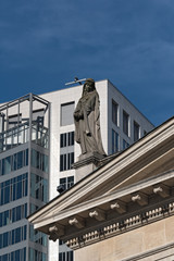 Fototapeta premium The sculpture of the Recha on the roof of the old opera Frankfurt, Germany