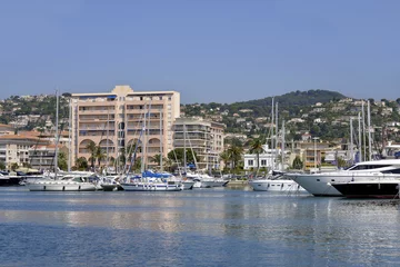 Photo sur Plexiglas Porte Harbor and town of Golfe-Juan, commune of the Alpes-Maritimes department, which belongs in turn to the Provence-Alpes-Côte d'Azur region of France