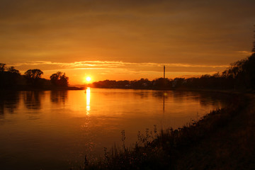 Elbe in der Abenddämmerung, Sonnenuntergang