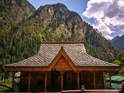 Wooden house in small mountain village between Manikaran and Kasol