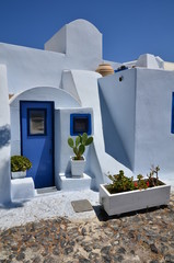 PORTE ET TERRASSE VILLAGE DE FIRA SANTORIN CYCLADES GRECE