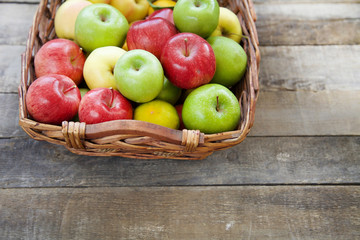 Naklejka na ściany i meble Fresh red apples in the wooden box