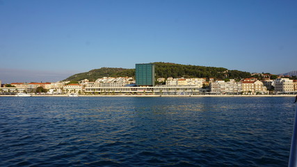 Obraz premium split harbor from a boat