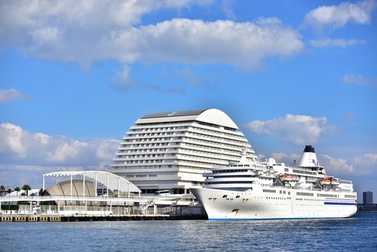 神戸港と客船