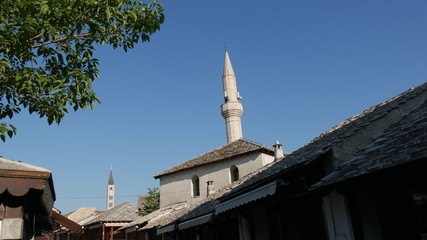Fototapeta na wymiar Moschea e minareto a Mostar