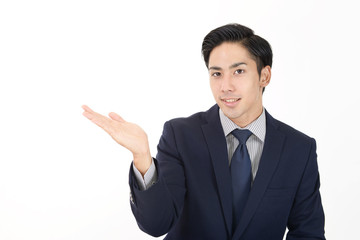 案内する笑顔のビジネスマン