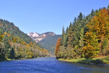  View of the Dunajec river and Pieniny mountains in autumn