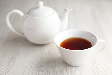 Obraz na płótnie Canvas テーブルにのせた紅茶 ティーポット　ティーカップ