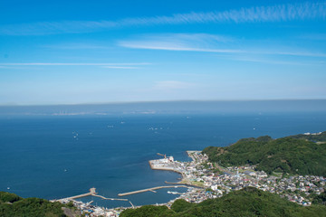 Fototapeta na wymiar 東京湾と海辺の町並み