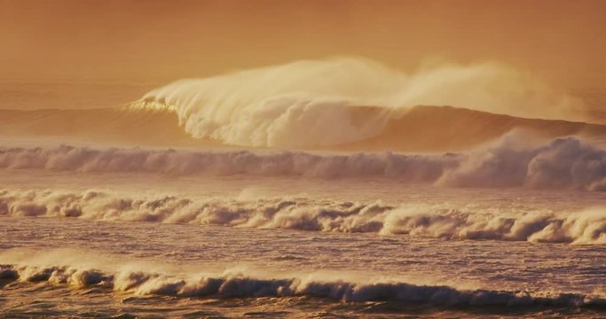 Beautiful Ocean Waves at Susnet
