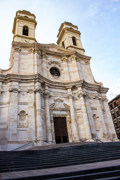 CAGLIARI, ITALIA - OTTOBRE 20, 2017: Stampace - -SA RUGA VICO IV - Festival internazionale di artisti di strada - Chiesa di Sant'Anna -  Sardegna