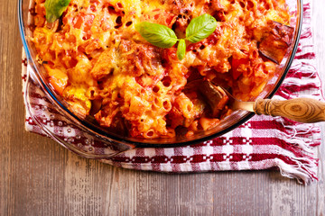 Veggie pasta bake in a tin