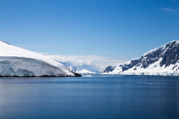 Fototapeta na wymiar A mountain range in Antarctica. Neumayer Channel.