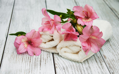 Obraz na płótnie Canvas Spa towels and alstroemeria flowers