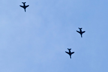 ジェット戦闘機の編隊飛行