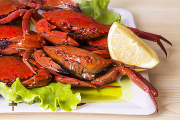 seafood dish, crabs with lettuce and lemon