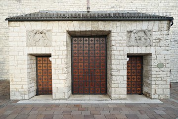 Fototapeta na wymiar Treuchtlingen - Portal der Marienkirche