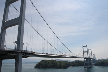 来島海峡大橋と空