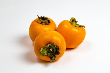 Cachi su sfondo bianco