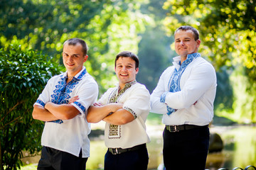 Groom and groomsmen look stylish posing in the green park