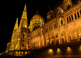 Fototapeta premium Parliament building of Budapest by night, Hungary