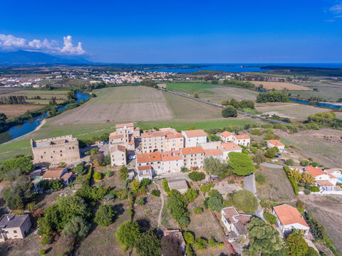 Aleria auf Korsika direkt bei der r&ouml;mischen Ausgrabung und dem Museum